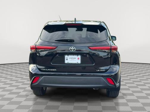 Midnight Black Metallic 2023 Toyota Highlander LE