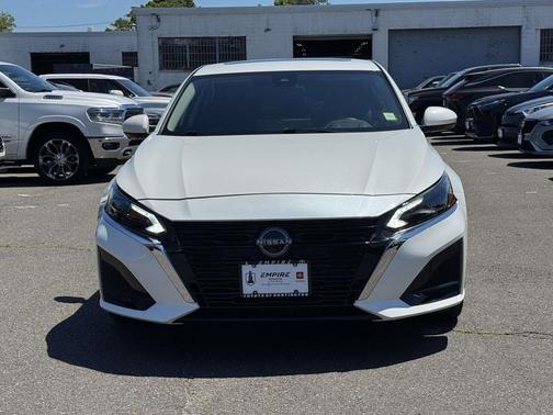 Pearl White Tricoat 2023 Nissan Altima 2.5 SL
