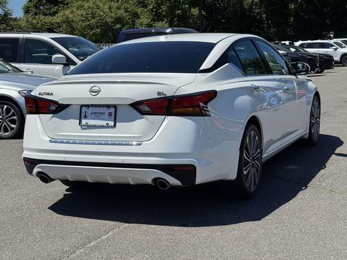 Pearl White Tricoat 2023 Nissan Altima 2.5 SL