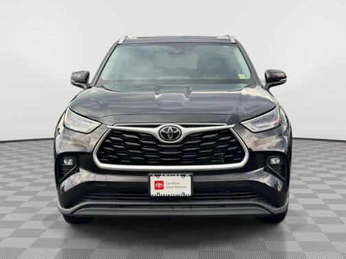 Opulent Amber 2022 Toyota Highlander XLE