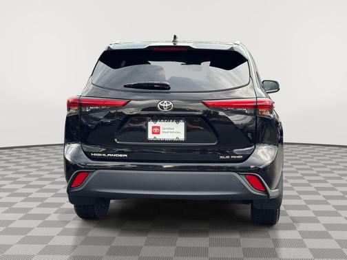Opulent Amber 2022 Toyota Highlander XLE