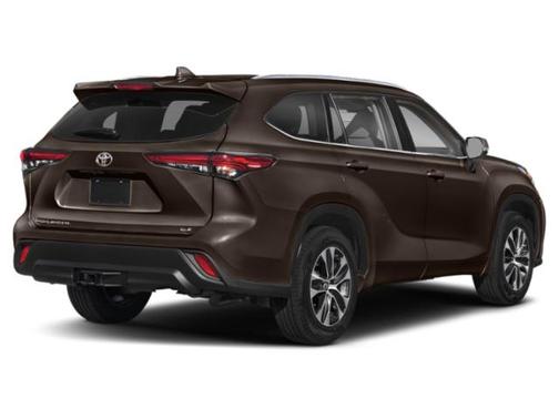 Opulent Amber 2022 Toyota Highlander XLE