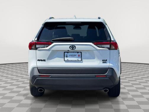 Ice Cap 2023 Toyota RAV4 XLE