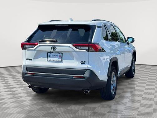 Ice Cap 2023 Toyota RAV4 XLE