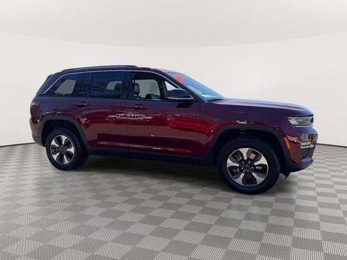 Velvet Red Pearlcoat 2022 Jeep Grand Cherokee 4xe Base