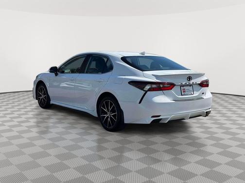 Ice Cap 2024 Toyota Camry SE