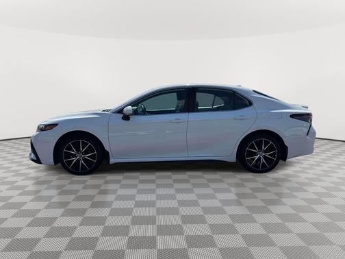 Ice Cap 2024 Toyota Camry SE