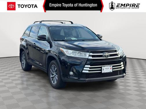 Midnight Black Metallic 2017 Toyota Highlander XLE
