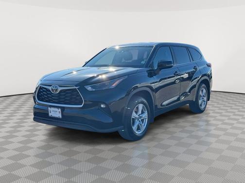 Midnight Black Metallic 2024 Toyota Highlander LE