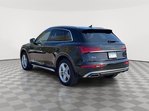 Mythos Black Metallic 2021 Audi Q5 Premium Plus 55 TFSI e quattro S tronic