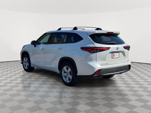 Wind Chill Pearl 2023 Toyota Highlander LE