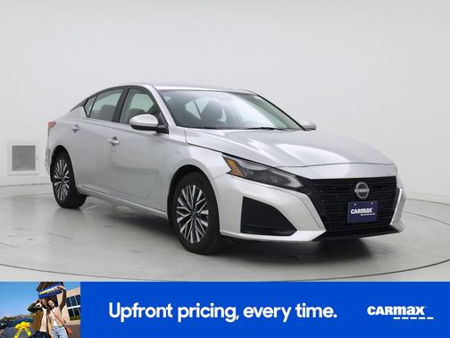 Silver 2023 Nissan Altima SV