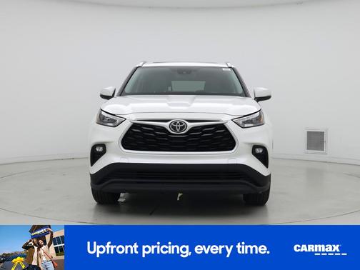 White 2020 Toyota Highlander XLE