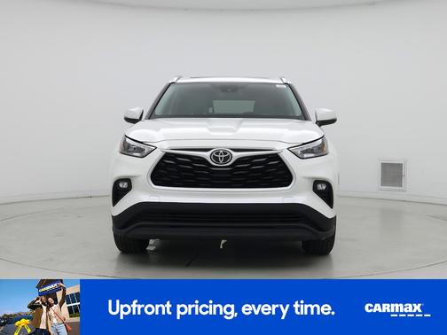 White 2020 Toyota Highlander XLE