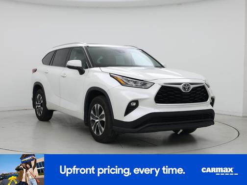 White 2020 Toyota Highlander XLE