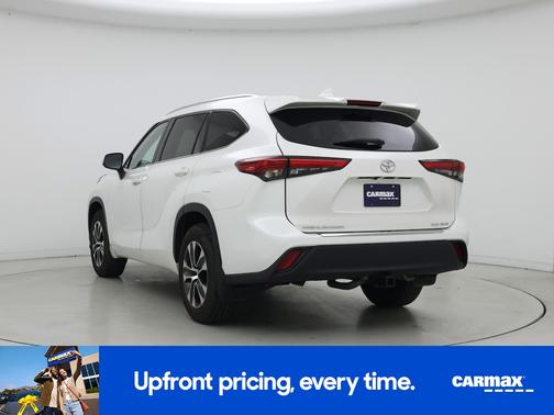 White 2020 Toyota Highlander XLE