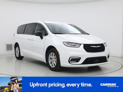 White 2025 Chrysler Pacifica Select