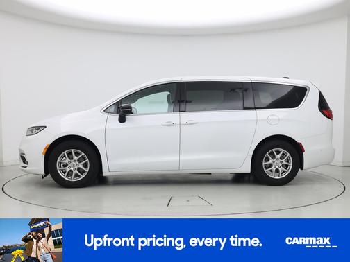 White 2025 Chrysler Pacifica Select