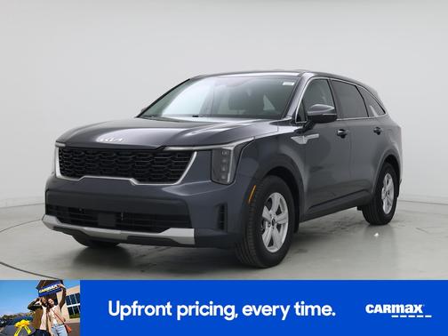 Gray 2024 Kia Sorento LX