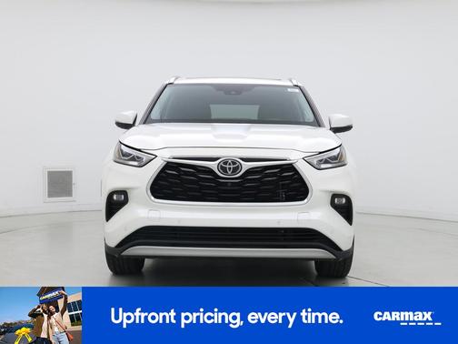 White 2021 Toyota Highlander Platinum