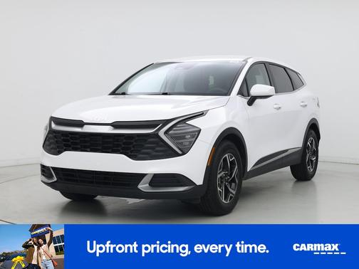 White 2025 Kia Sportage LX