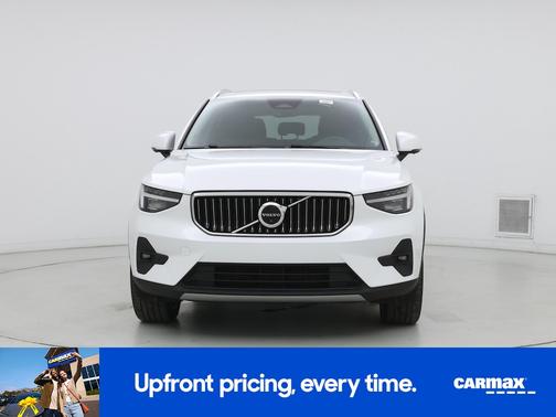 2023 Volvo XC40 B5 Ultimate Bright Theme