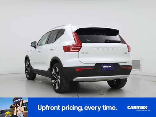 2023 Volvo XC40 B5 Ultimate Bright Theme
