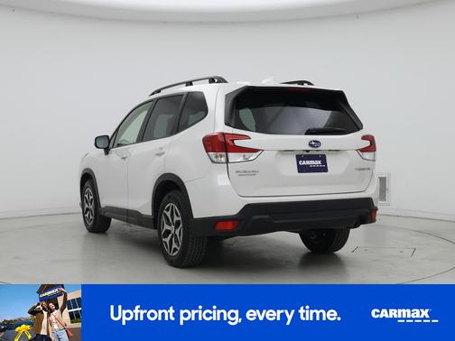 White 2022 Subaru Forester Premium