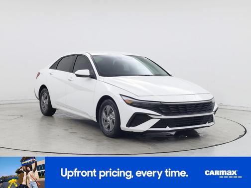 2024 Hyundai ELANTRA SE