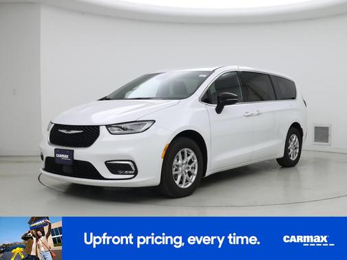 White 2025 Chrysler Pacifica Select