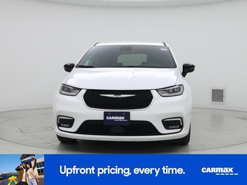 White 2025 Chrysler Pacifica Select