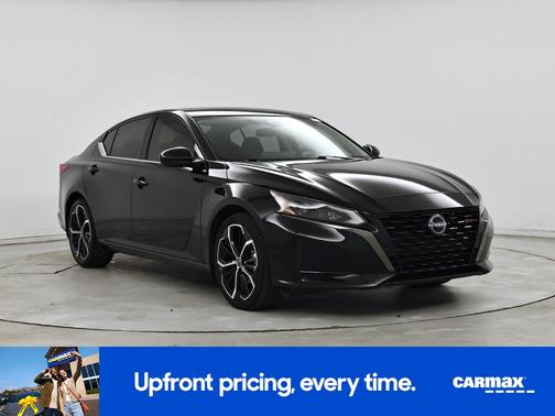 Black 2023 Nissan Altima SR