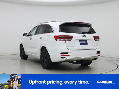 White 2016 Kia Sorento SX
