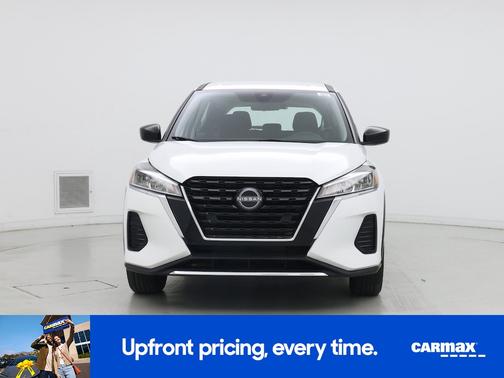 White 2023 Nissan Kicks S