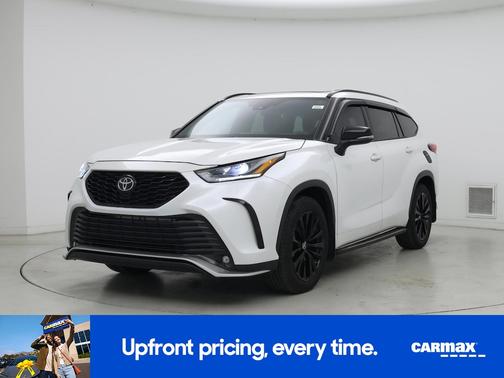 White 2023 Toyota Highlander XSE