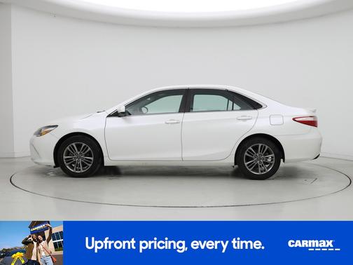 White 2017 Toyota Camry SE