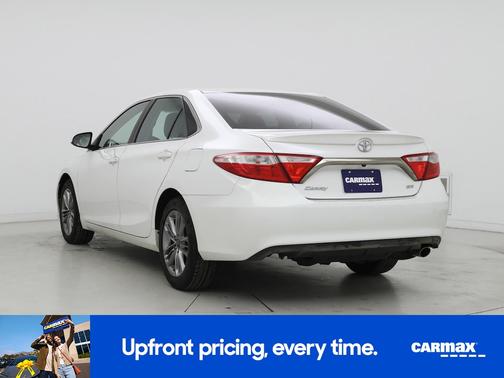 White 2017 Toyota Camry SE