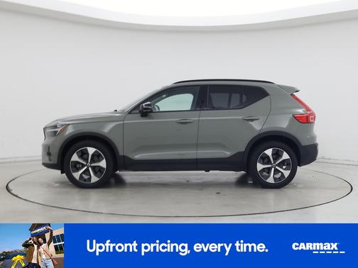 2023 Volvo XC40 B5 Plus Dark Theme