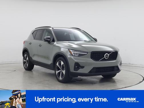 2023 Volvo XC40 B5 Plus Dark Theme
