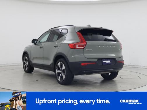 2023 Volvo XC40 B5 Plus Dark Theme