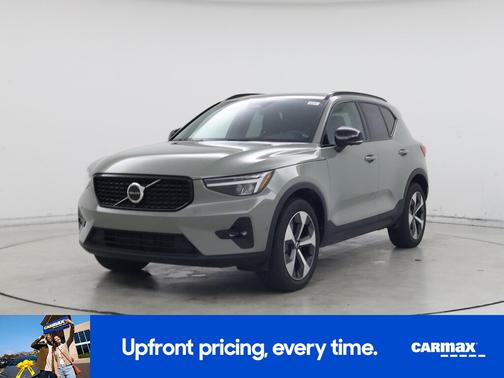 2023 Volvo XC40 B5 Plus Dark Theme
