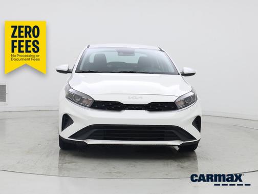 White 2024 Kia Forte LXS