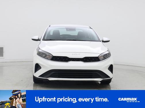 White 2024 Kia Forte LXS