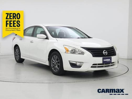 White 2015 Nissan Altima SL