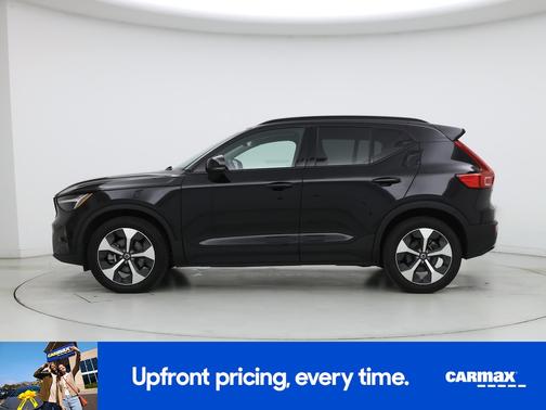 2023 Volvo XC40 B4 Ultimate Dark Theme