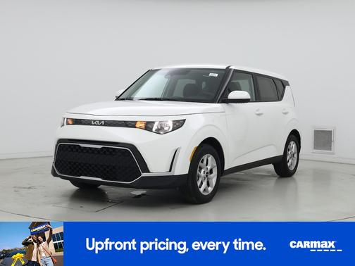 White 2025 Kia Soul LX