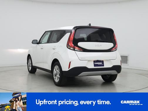 White 2025 Kia Soul LX