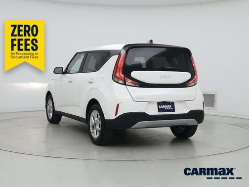 White 2025 Kia Soul LX