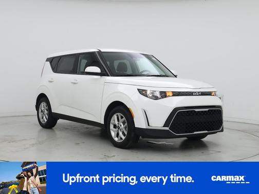 White 2025 Kia Soul LX
