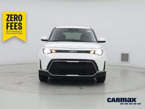 White 2025 Kia Soul LX